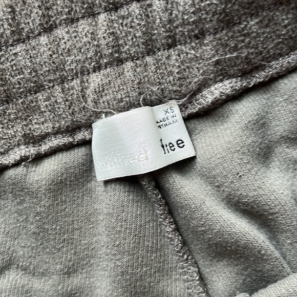 Wilfred Free Tapered Sweatpants - Neutral brown - Picture 4 of 7